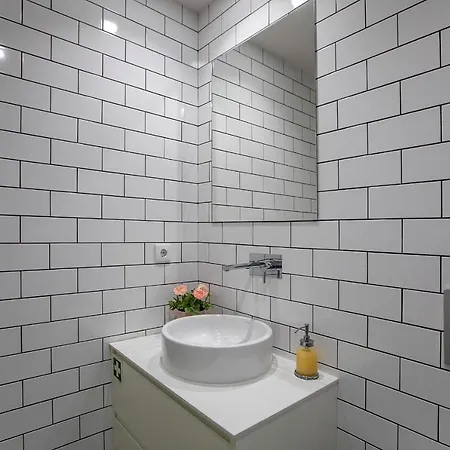 Lovelystay - 2br Flat With Ac In Duque De Loule * Porto