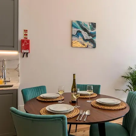 Lovelystay - 2br Flat With Ac In Duque De Loule *