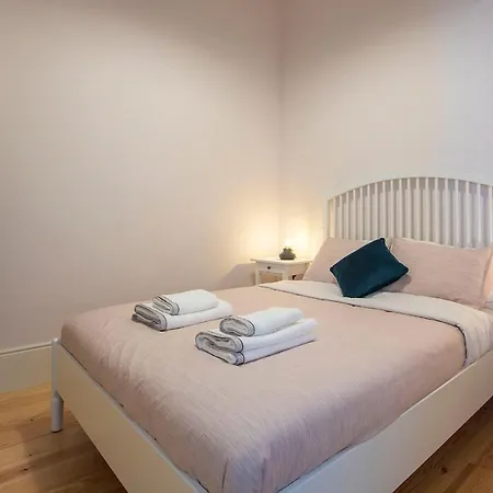 Lovelystay - 2br Flat With Ac In Duque De Loule 포르투