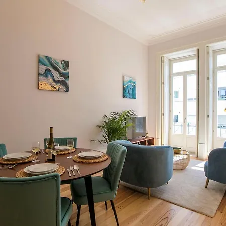 Lovelystay - 2br Flat With Ac In Duque De Loule 아파트 포르투