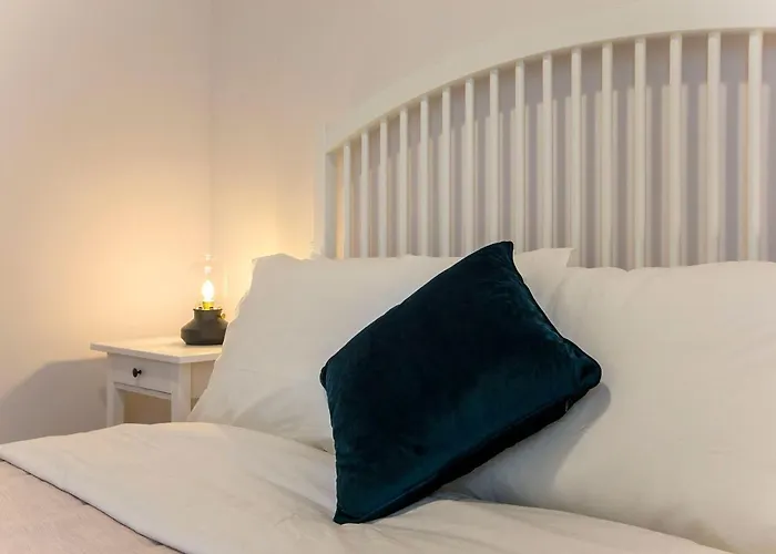 Lovelystay - 2br Flat With Ac In Duque De Loule ポルト